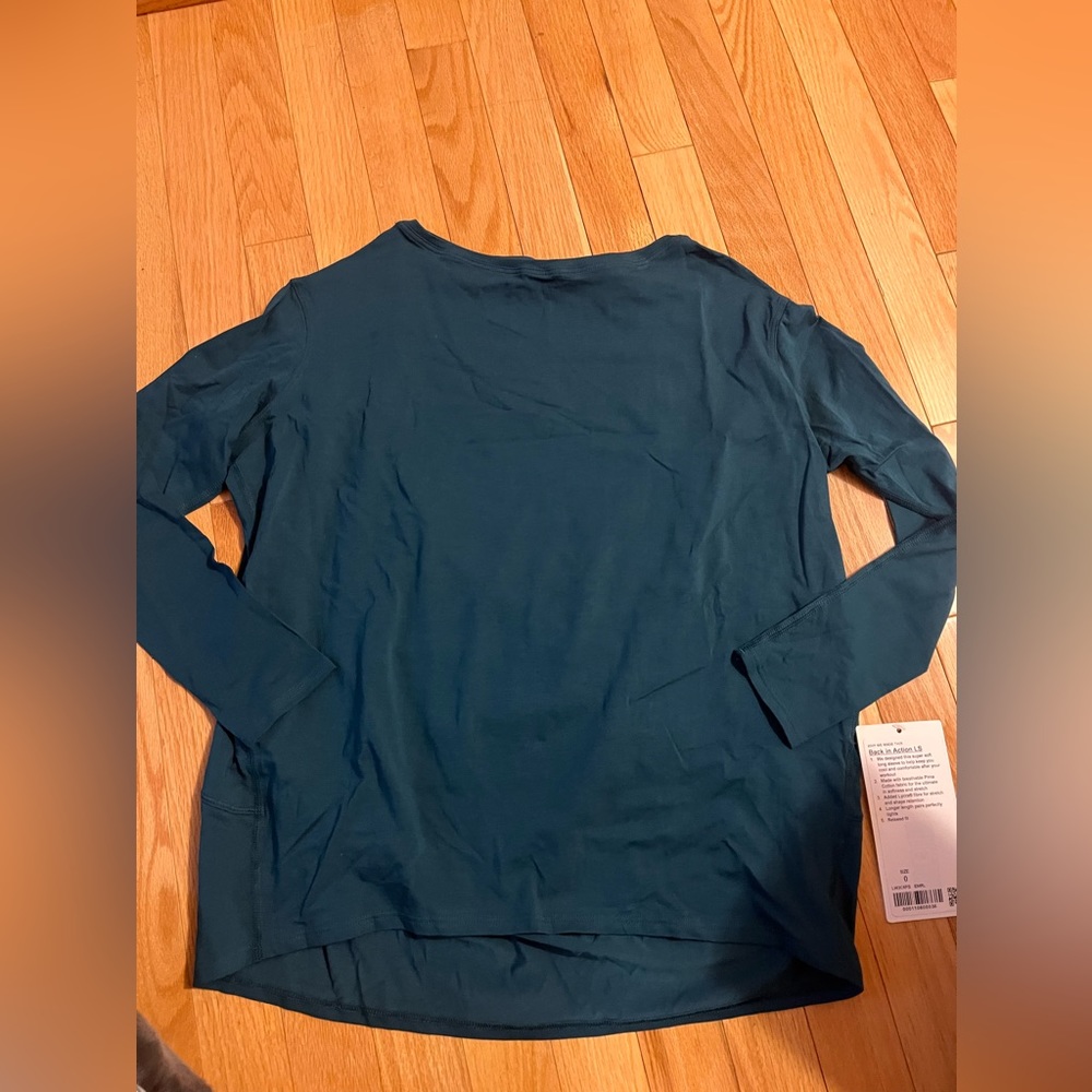 Lululemon back in action long sleeved shirt size 0 emerald colour